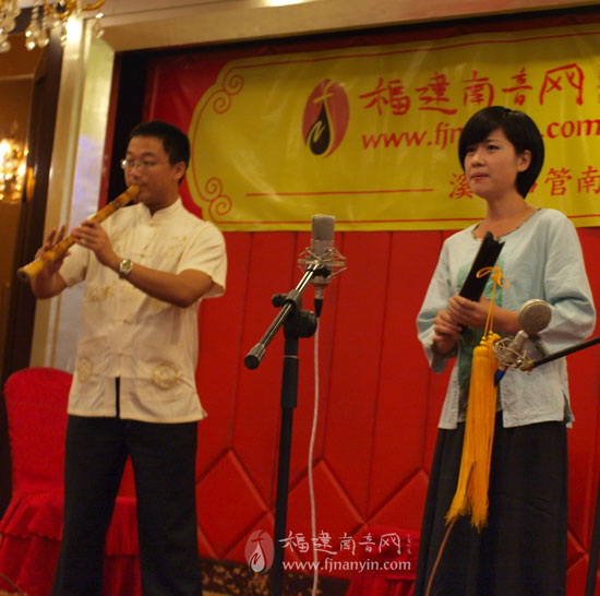 蔡玉秀演唱《三更人》晋江溪边品管南音社 陈莉莉表演唱《满面霜》附